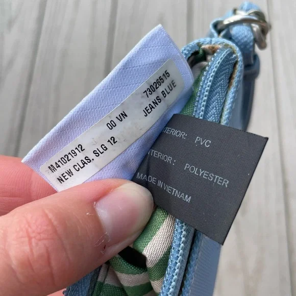 Lacoste Baby Blue Zip Clutch Wristlet Bag Purse Pouch Wallet - Picture 9 of 9